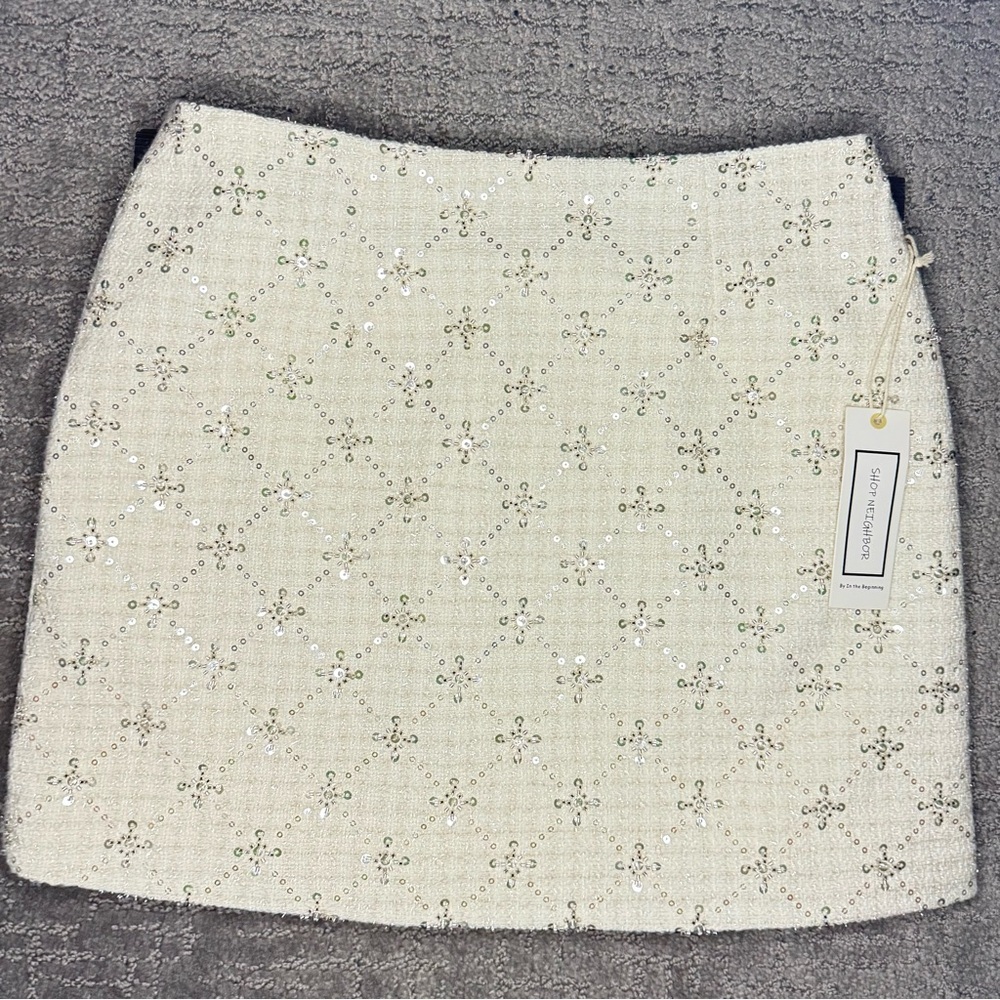 🛑 SOLD 🛑 
Cream Mini Skirt with Sequin Details